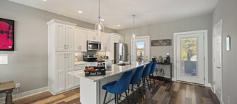 Winners Circle - 2BR - Patio-Garage  - Walk to Rupp