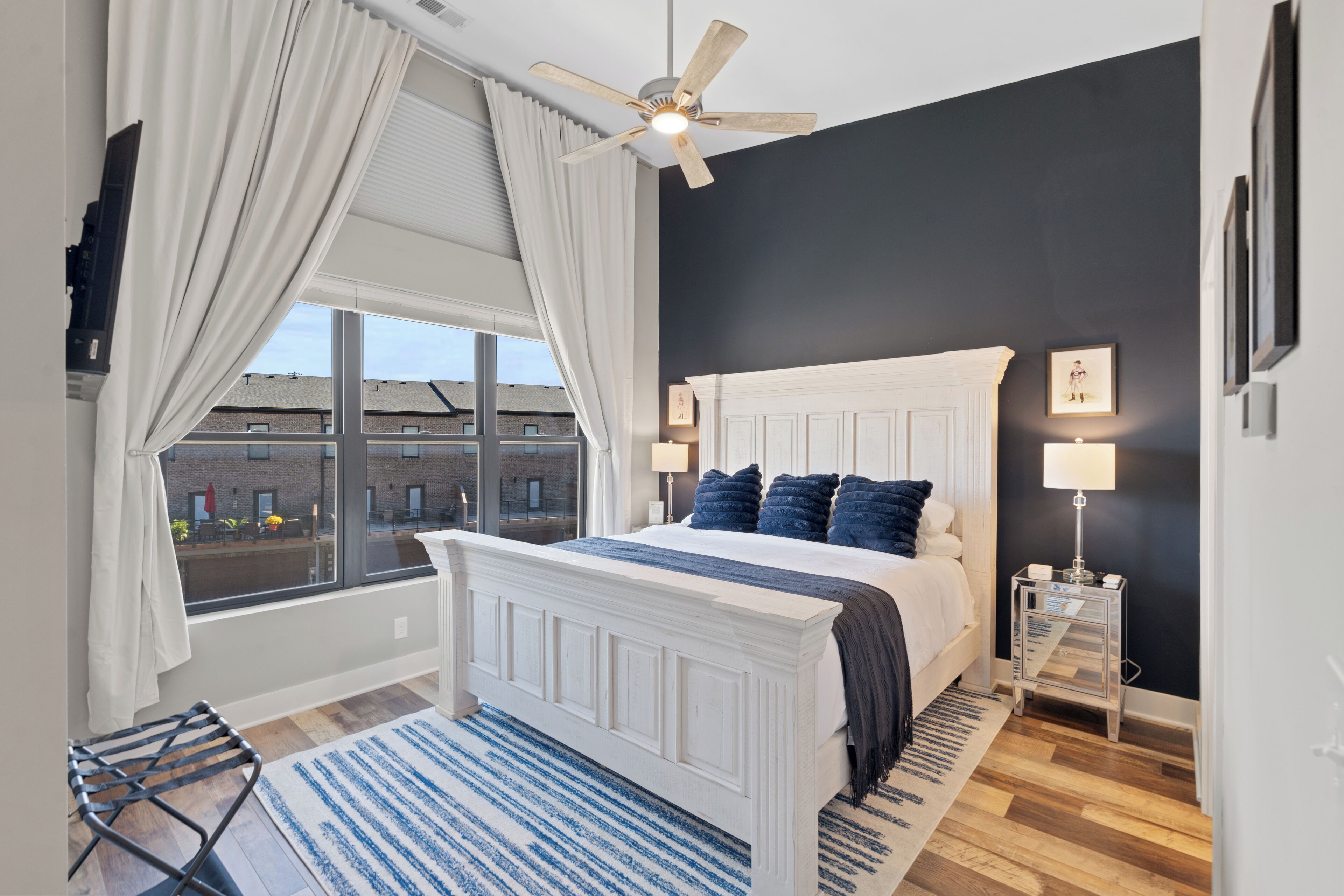 2 soverom, skrivebord, strykejern/-brett og wi-fi (inkludert)