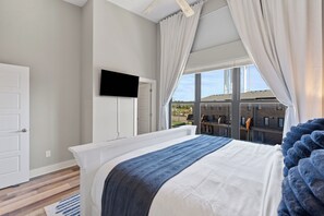 2 Schlafzimmer, Schreibtisch, Bügeleisen/Bügelbrett, Reisekinderbett