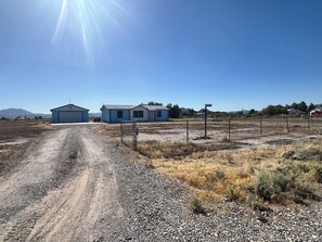 Property grounds - Death Valley 3bd/2ba w/ Kitchen (Pahrump)