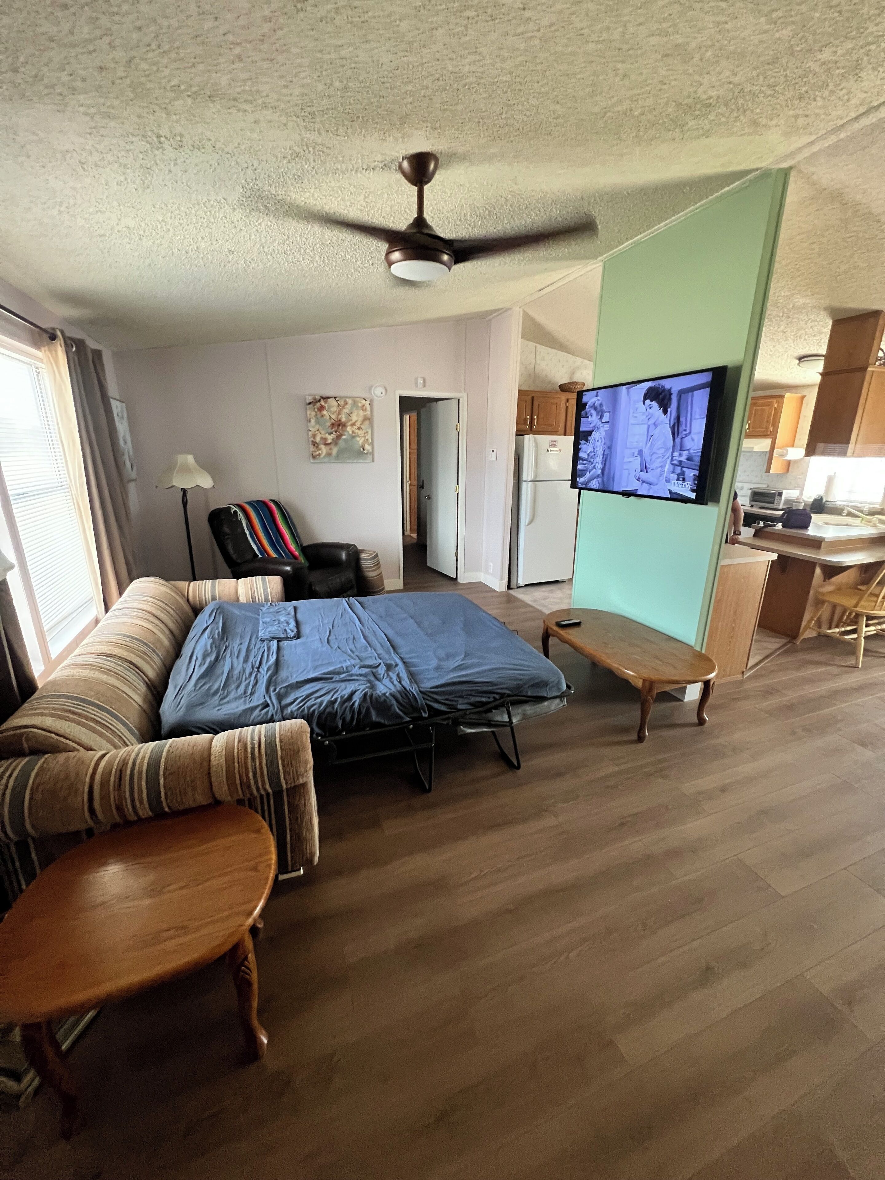 Iron/ironing board, WiFi, bed sheets