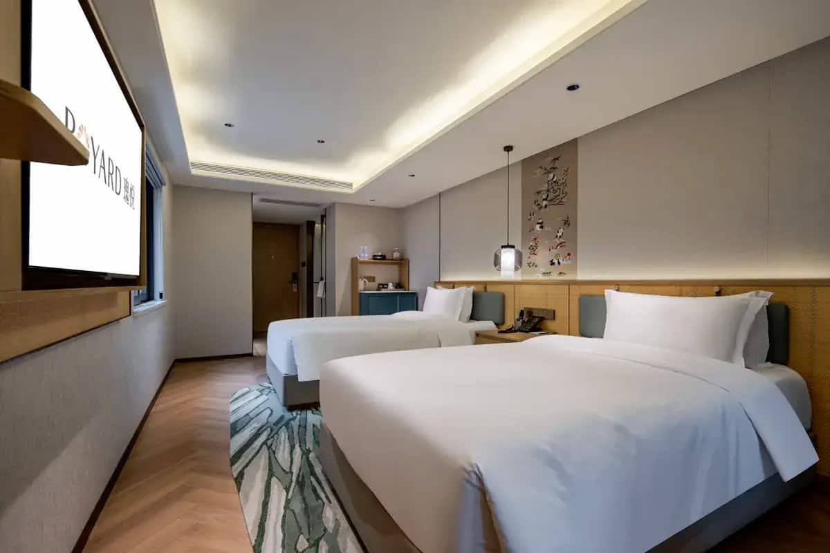 Business Twin Room | Desk, laptop workspace, blackout drapes, soundproofing