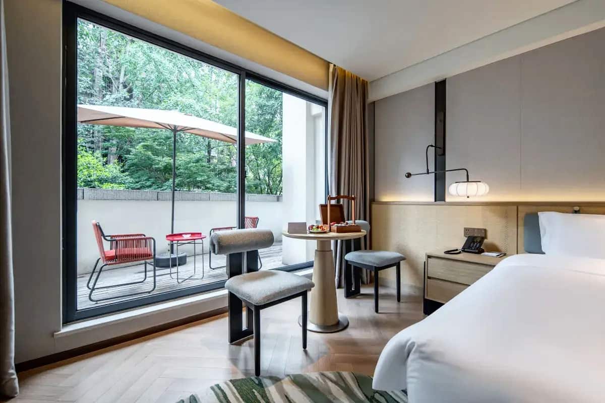 Panoramic Room | Desk, laptop workspace, blackout drapes, soundproofing