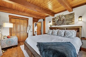 4 Schlafzimmer, Schreibtisch, Bügeleisen/Bügelbrett, Reisekinderbett
