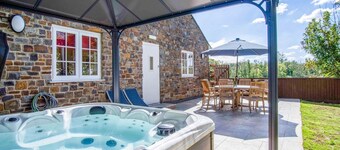 The Barn - 4 Bedroom - Tyn-Y-Coed Farm - Cardiff