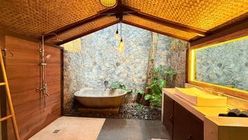 Dusche, Haartrockner, Bidet, Handtücher