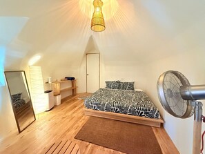 3 bedrooms, iron/ironing board, WiFi, bed sheets - Alitaptap villa with private pool, 1 free Scooter, and nearby free gym access (El Nido)