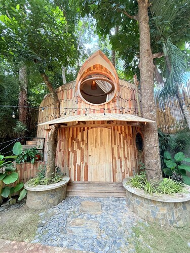 Alitaptap villa with private pool, 1 free Scooter, and nearby free gym access