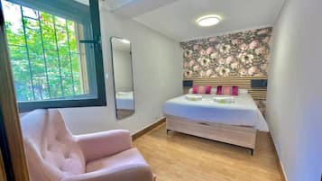 Cuna de viaje y ropa de cama