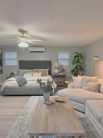 Beautiful and conveniently located mother-in-law suite in Tallahassee