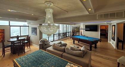 Spacious City View - Perfect for Families or Groups (Sleeps 10-12)