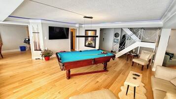 Télévision, cheminée