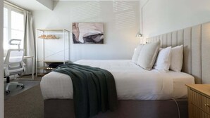 A hotel room with a large bed, a desk with a chair, a wardrobe, and a painting on the wall. - South Launceston Gem, Minutes to Cataract Gorge (Launceston City)