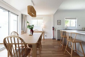 Dining - South Launceston Gem, Minutes to Cataract Gorge (Launceston City)