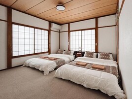 Superior Twin Room, Mountain View | Blackout drapes, soundproofing, free WiFi