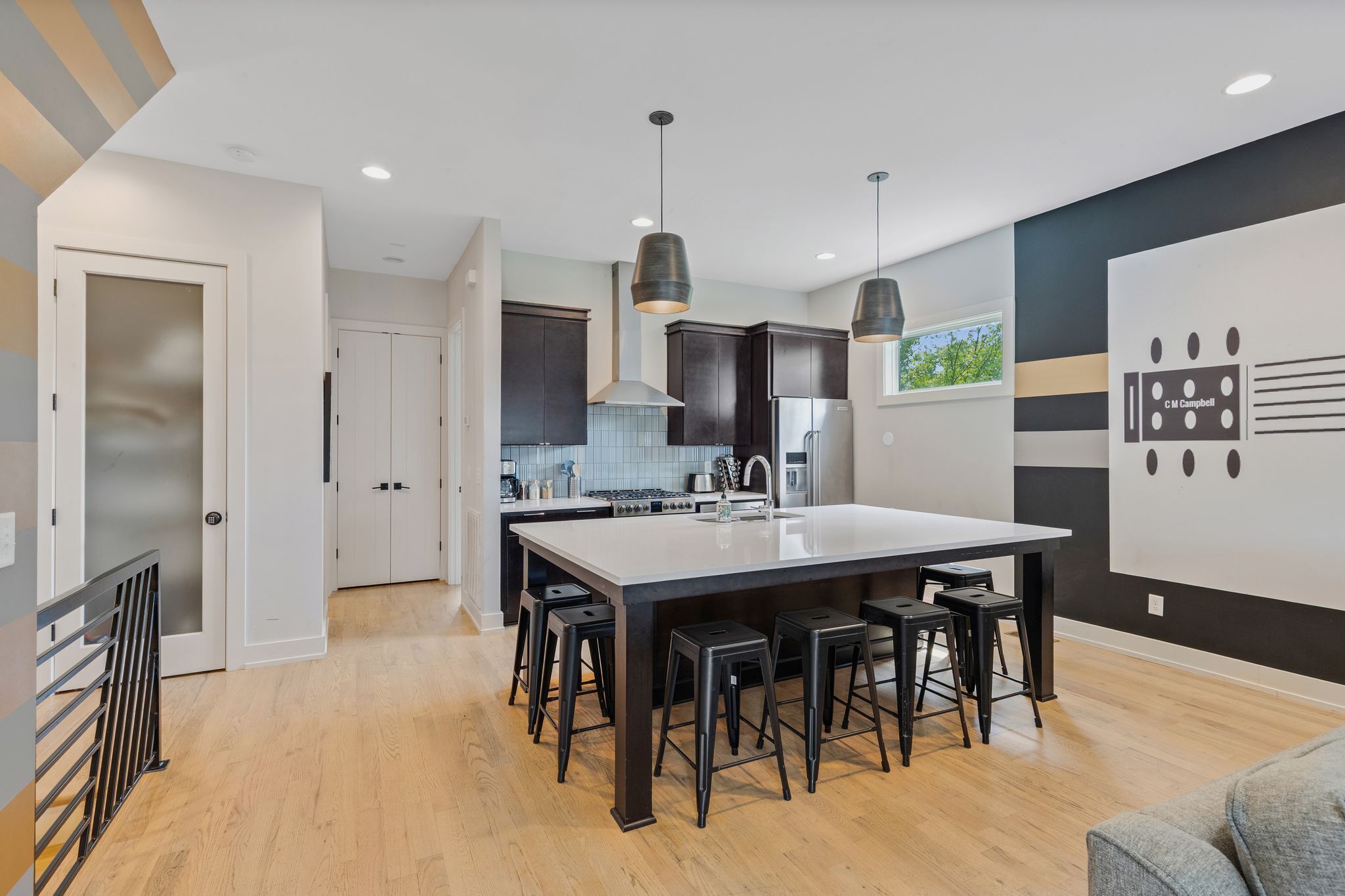 ثلاجة، ميكروويف، فرن، موقد طهي مسطح