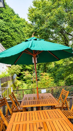 Outdoor dining - Residential accommodation with barbecue in Nikko forest Forest Bird (日光市)