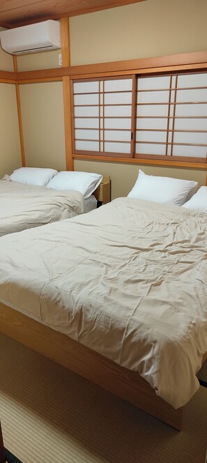 4 bedrooms, internet, bed sheets