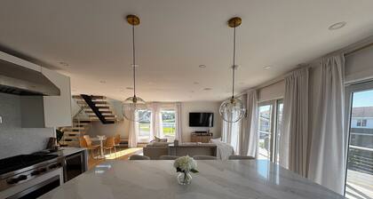 Beachside Coastal Retreat: Breathtaking Views