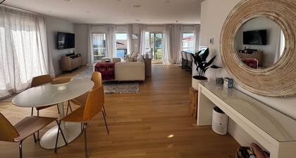 Beachside Coastal Retreat: Breathtaking Views