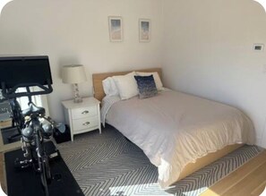 3 chambres, coffre-fort, bureau, fer et planche à repasser