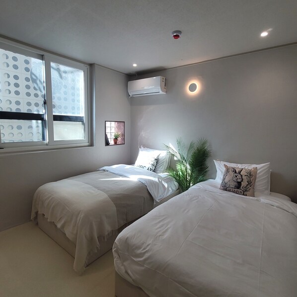 Chambre Deluxe avec lits jumeaux, Plusieurs lits, non-fumeur, climatisation | Accès au Wi-Fi (inclus)