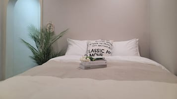 Deluxe Room, 1 Queen Bed, Non Smoking, Air conditioning