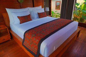 Luxury Cottage, Balcony, Garden View | Desk, laptop workspace, bed sheets