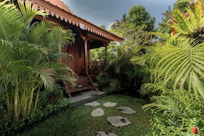 Luxury Cottage, Balcony, Garden View | Garden view