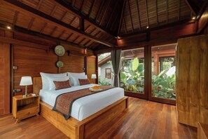Luxury-Ferienhaus, Balkon, Gartenblick