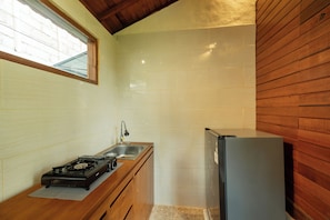 Mini-fridge, stovetop, dishwasher, electric kettle