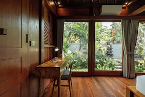 Luxury Cottage, Balcony, Garden View | Garden view