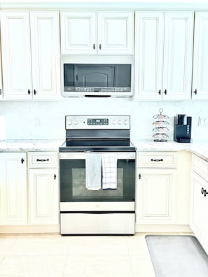 ميكروويف، فرن، موقد طهي مسطح، غسالة أطباق