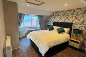 3 chambres, fer et planche à repasser, Wi-Fi, draps fournis