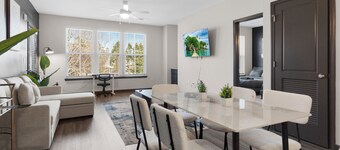 Luxe King 3BR Suite in North Raleigh