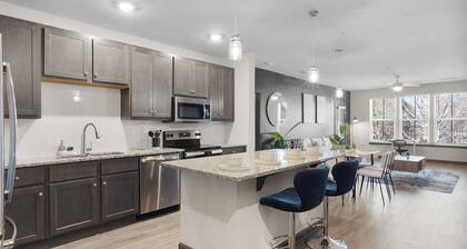 Luxe King 3BR Suite in North Raleigh