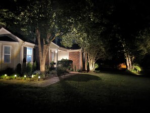 Exterior - Convenient, cozy home surrounded by trees, 6 miles to BNA, 13 miles to downtown. (Hermitage)