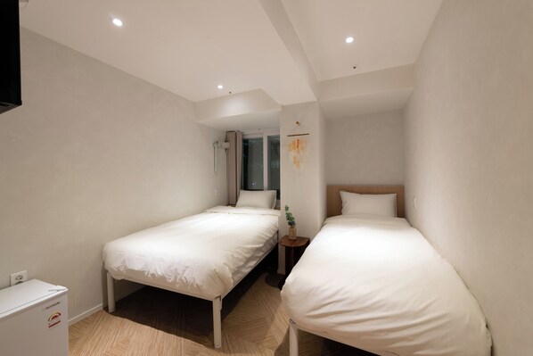 Standard Twin Room | Desk, free WiFi