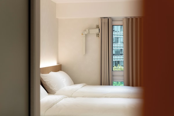 Kahden hengen perhehuone (kaksi sänkyä) | Ilmainen Wi-Fi, vuodevaatteet