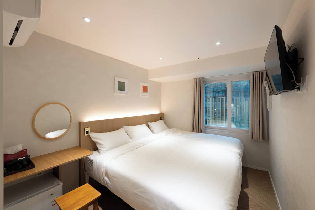 Deluxe Twin Room | Desk, free WiFi