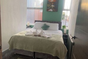 2 bedrooms, iron/ironing board, WiFi, bed sheets