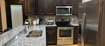   NEWLY BUILT DEER LAKE CABIN WITH FIREPLACE ,8 PEOPLE HOT TUB AND EV CHARGER