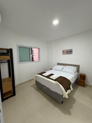 2 عدّة غرف نوم وواي فاي وملاءات أسرّة