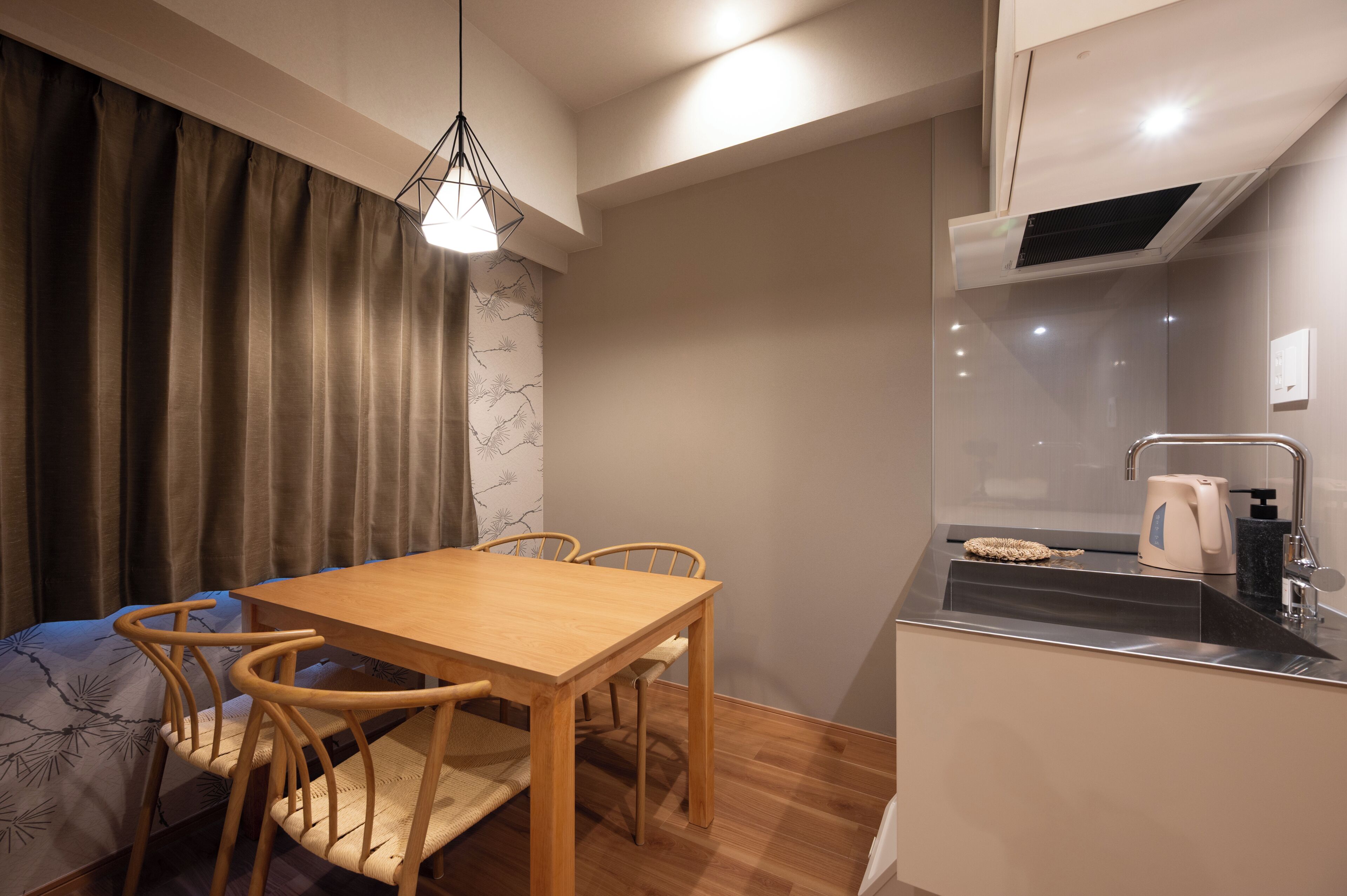 家庭开间套房 | 客房内用餐