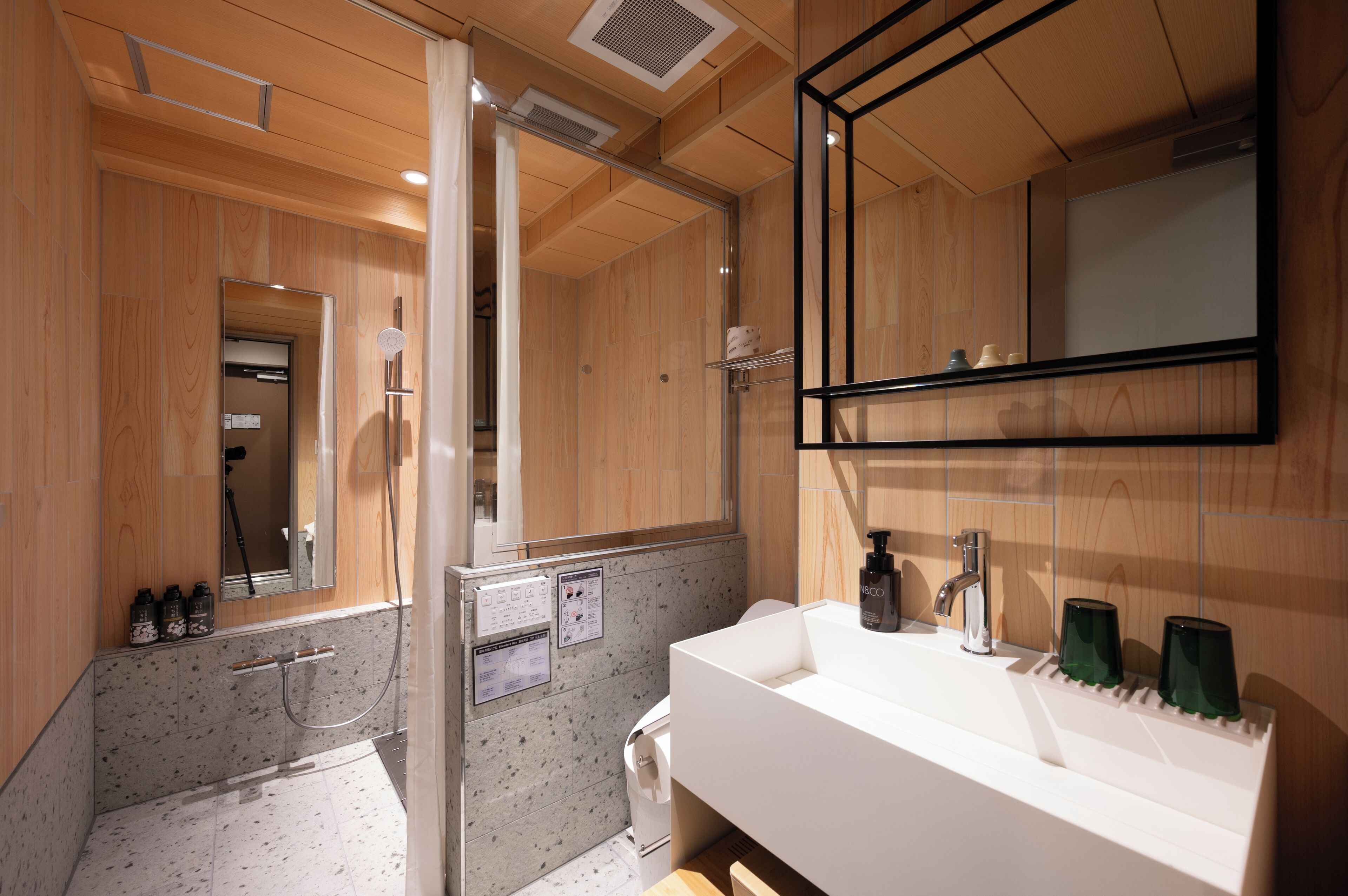 Standard Double or Twin Room | Bathroom