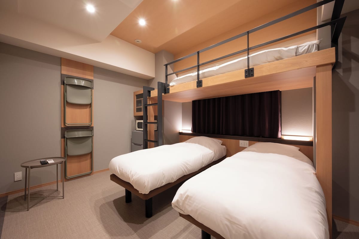 Triple Room, Non Smoking, Microwave | Desk, free WiFi