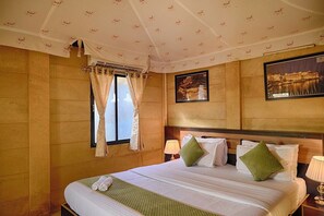 Tente luxueuse, vistas al desierto | Draps en coton égyptien, literie de qualité, couette en duvet