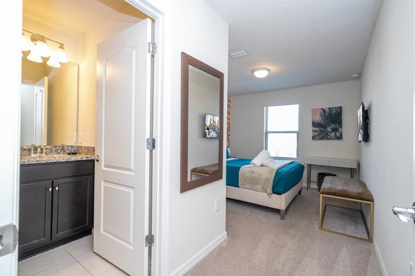 5 bedrooms, desk, iron/ironing board, travel crib