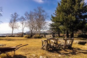 Property grounds - Tekapo1929 Lakefront Villa (Lake Tekapo)