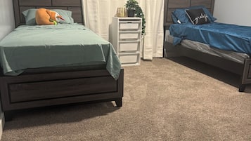 6 makuuhuonetta, Wi-Fi, vuodevaatteet